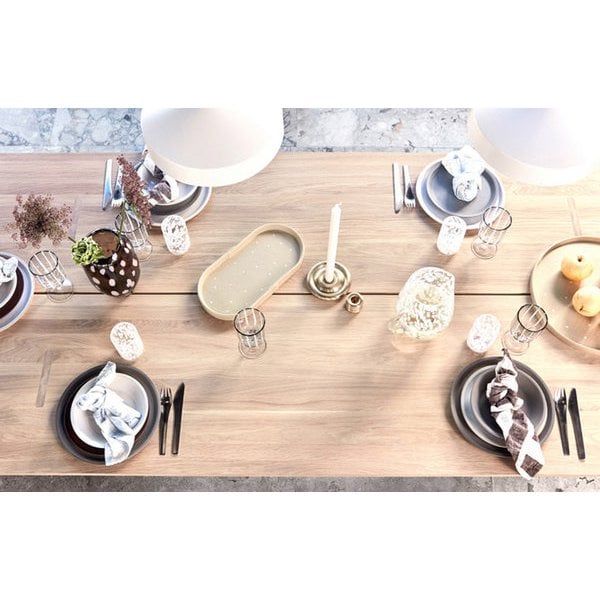 Close-up van Yuka servies tijdens een sfeervolle tafeldecoratie