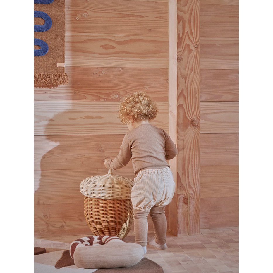 Spelenderwijs opruimen wordt een feestje met deze charmante eikelmand. Ideaal voor kleine handjes en grote fantasie.