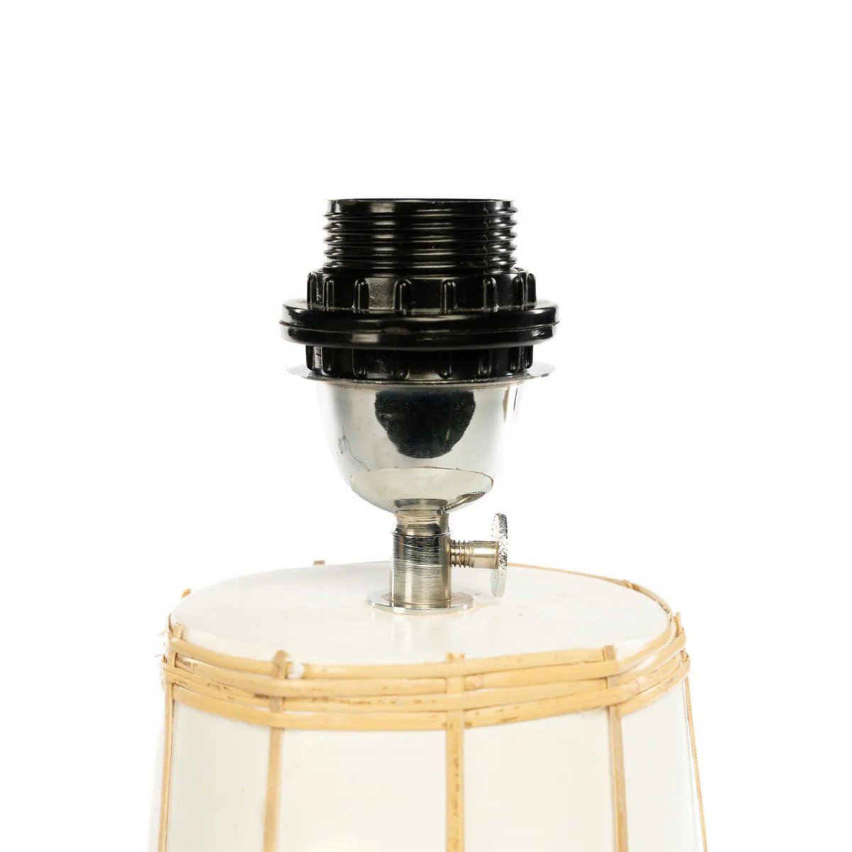 Detailfoto van de natuurlijke graslampenkap van handgemaakte tafellamp