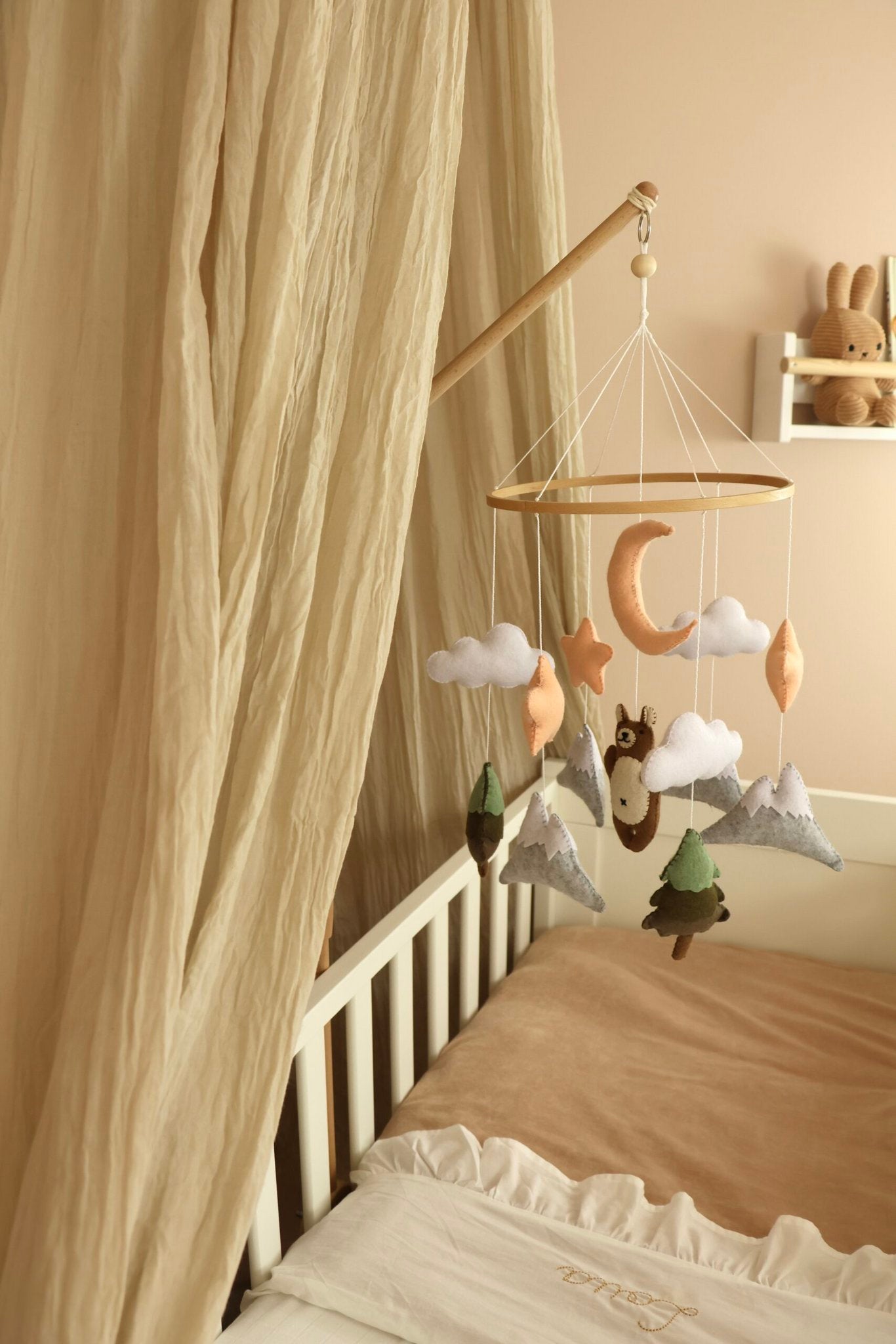 Bruine Beer Muziekmobiel