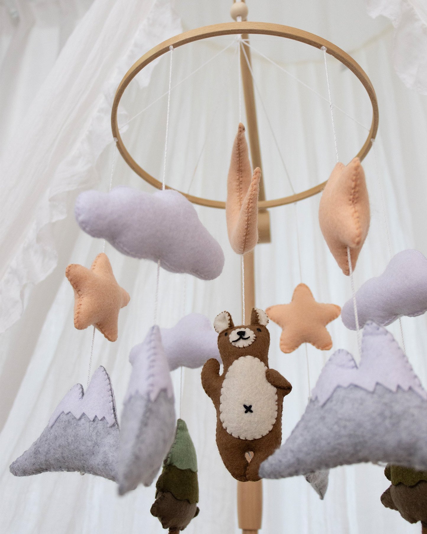 Bruine Beer Muziekmobiel