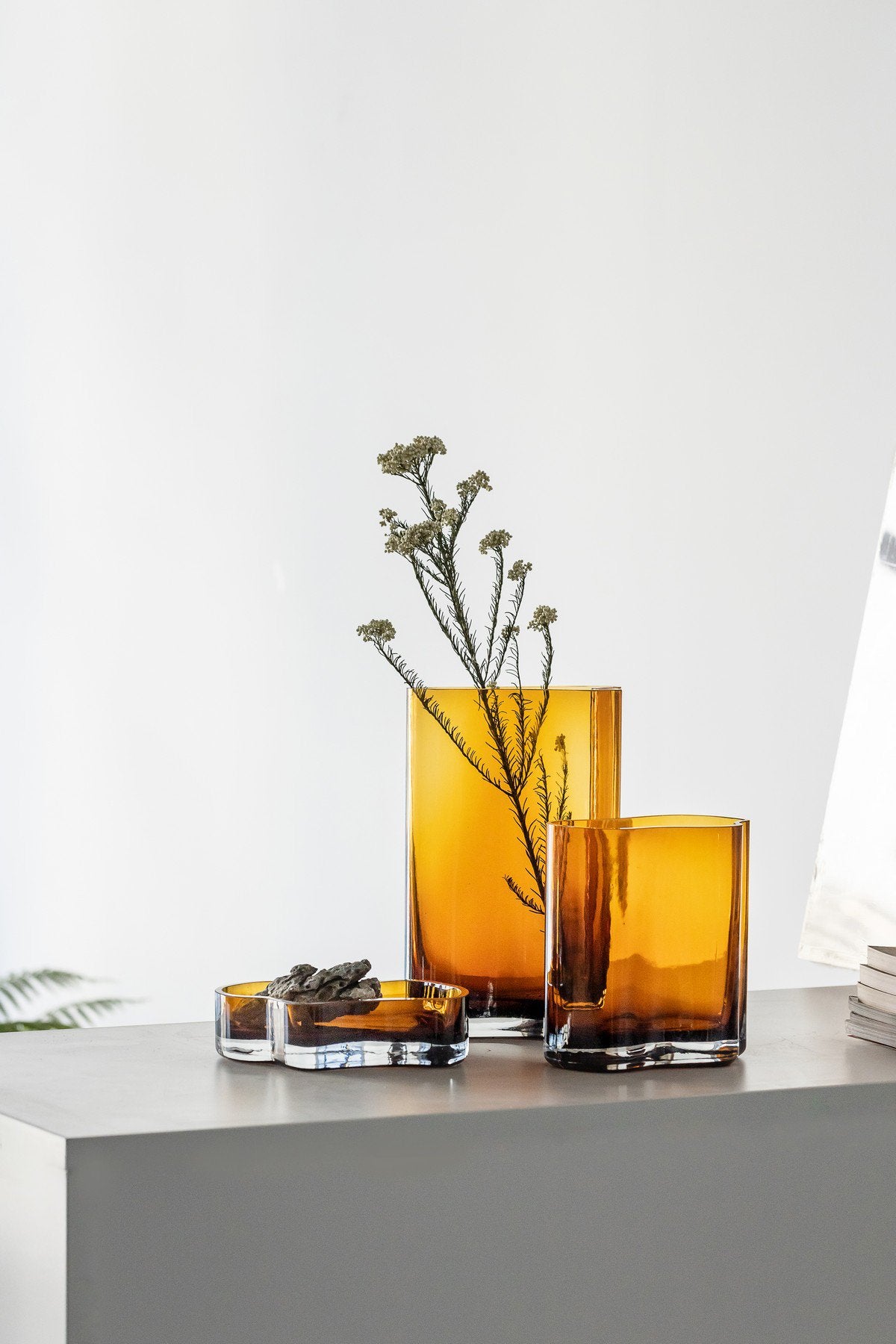 Lage oranje glazen schaal