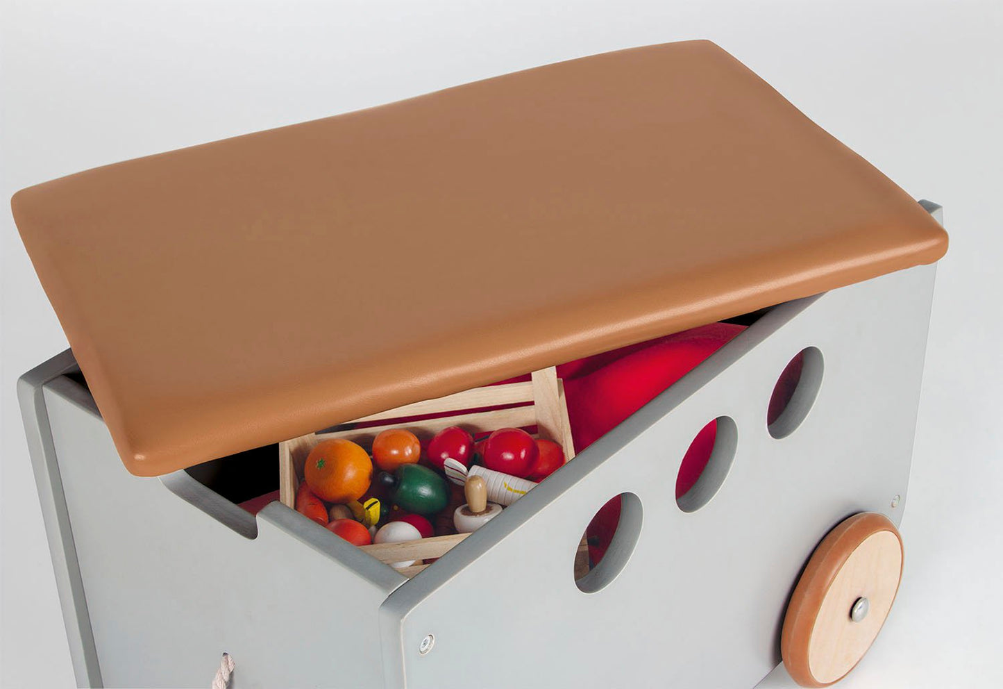 Houten speelgoedkist met bruine zitting gevuld met speelgoed – functioneel en decoratief voor elke kinderkamer.