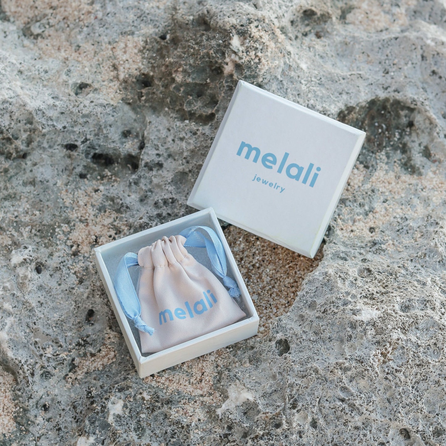 Productfoto zilvern ketting met hanger in doosje