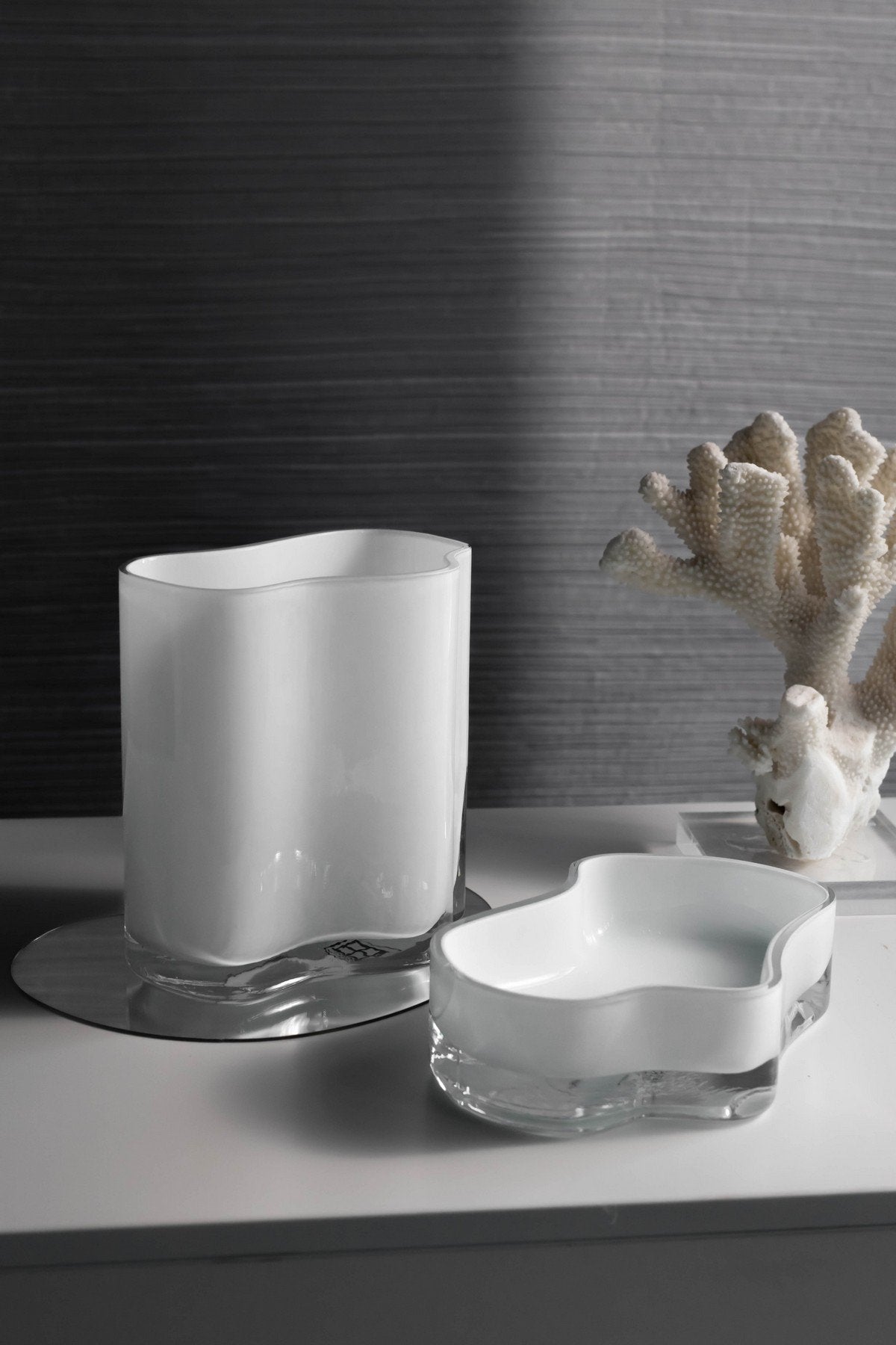 Sfeerfoto lage witte glazen schaal