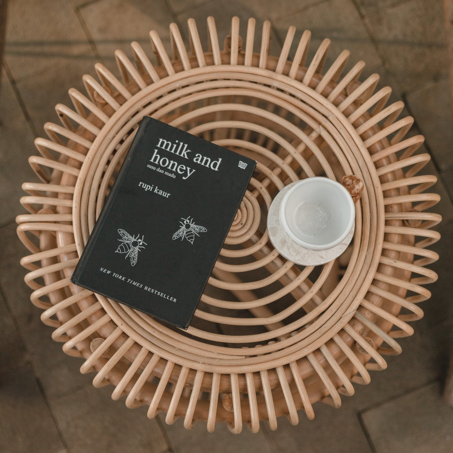 Sfeerfoto rotan sidetable Alamaya van boven