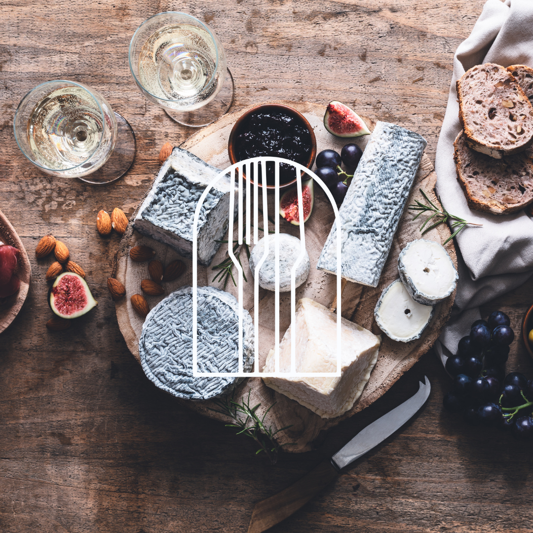 Een borrelplank met hapjes en tafelaankleding uit de collectie samen aan tafel – woonaccessoires voor keuken en eettafel.