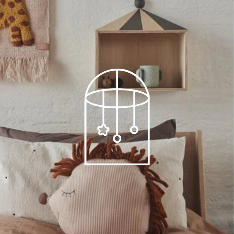 Afbeelding voor de collectie Kraamcadeautjes. Op de afbeelding zie je kleine cadeautjes zoals knuffels en muurkleden. 