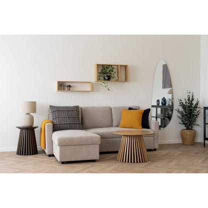Bamboe wandplank naturel Ember, samen met een andere wandplank, gestyled in modern interieur met gele accenten.