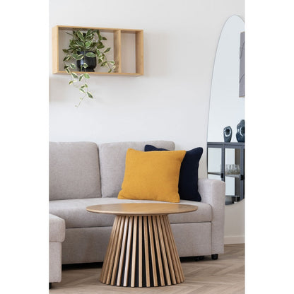 Bamboe wandplank naturel met twee vakken Ember gestyled met plantjes boven een grijze bank met gele accenten