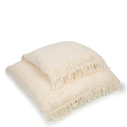 Naturel boho kussenhoes 40x40 in zachte gevulde vorm – zijaanzicht