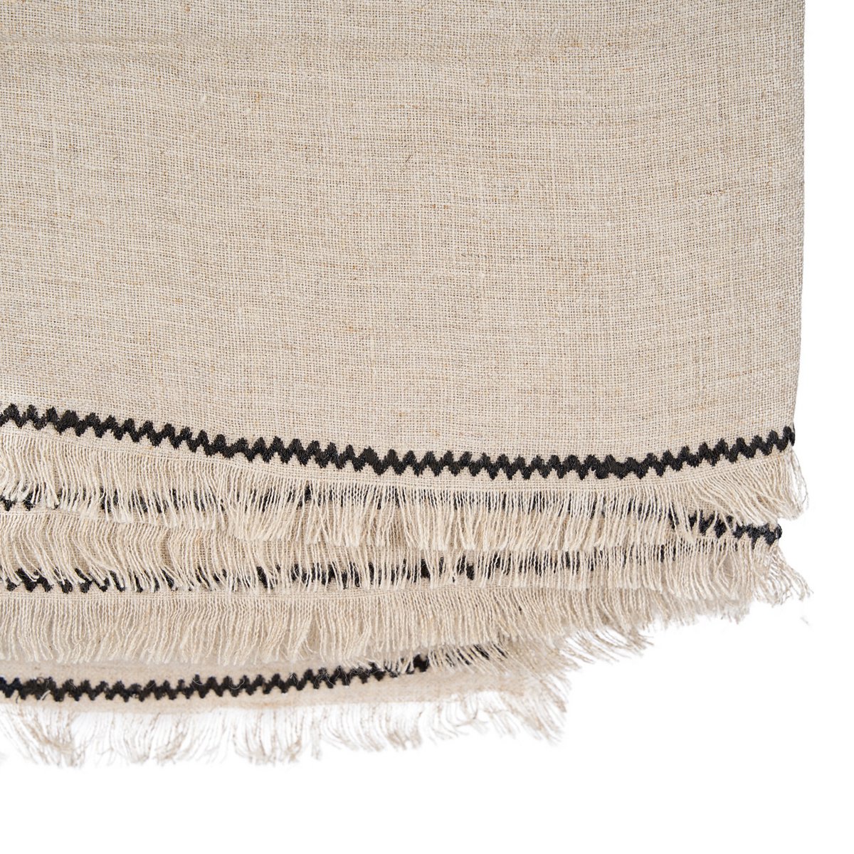 Closeup detail van het beige met zwart Toscaans tafelkleed. Perfect voor een boho interieur stijl