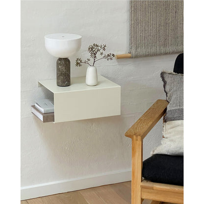 Beige BoxShelf in hal met accessoires en nette uitstraling