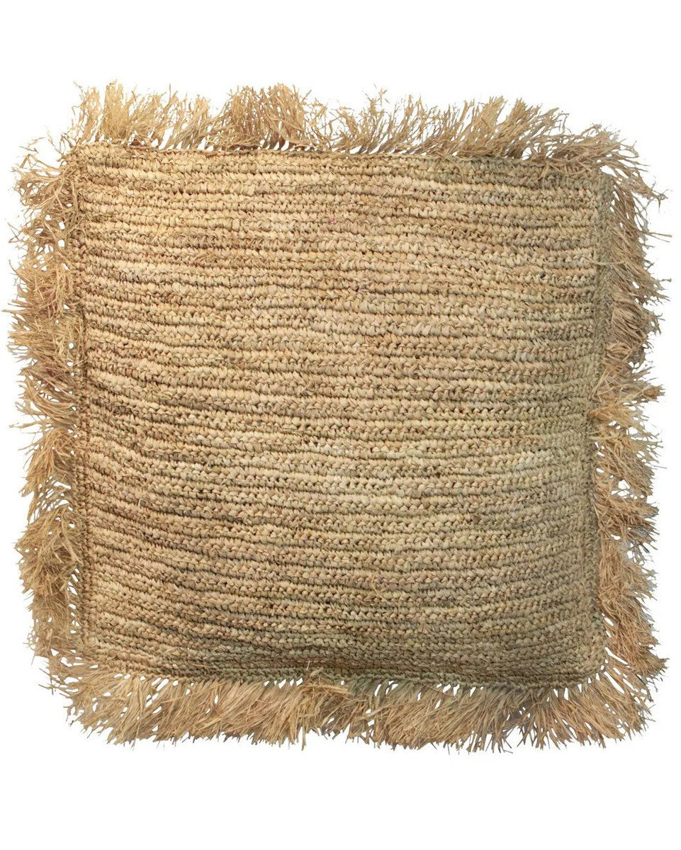 Beige raffia kussenhoes 60x60 op wit achtergrond