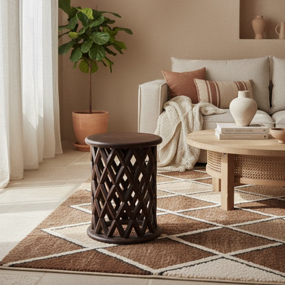 Bijzettafel hout kruk hout in bruin Palau, in beige woonkamer met kamerplanten en andere bruine (salon)tafels