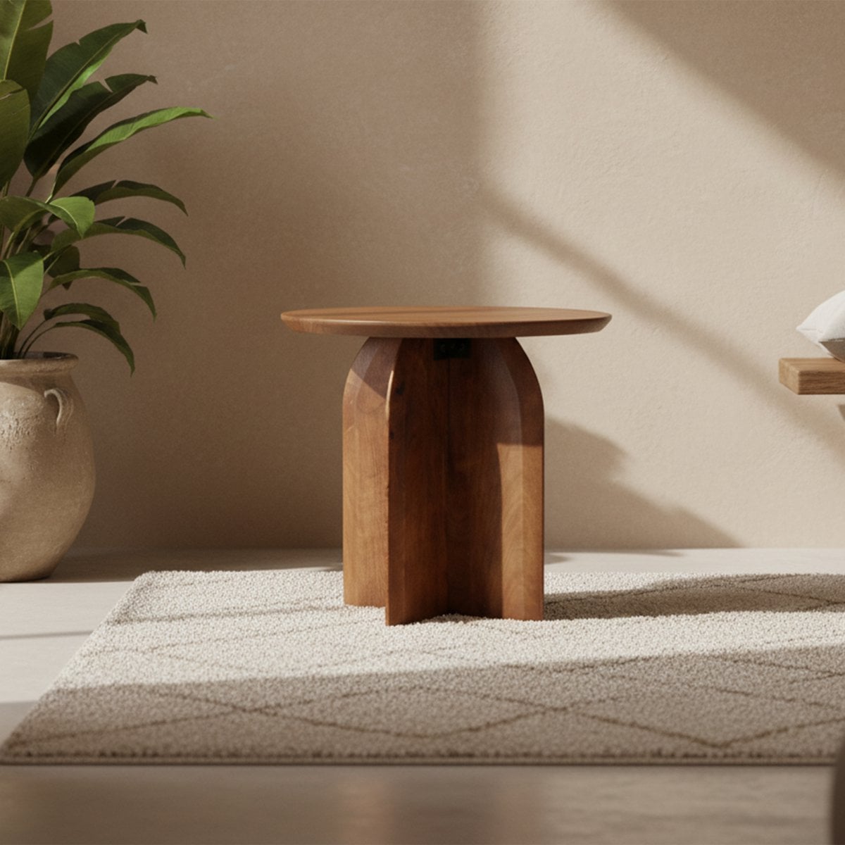 Bijzettafel hout rond naturel 50 cm Bullnose in beige hal op wollen tapijt