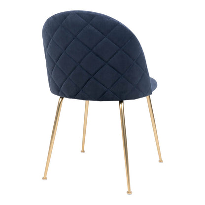 Blauwe fluwelen eetkamerstoel met goudkleurige metalen poten en een elegante afgeronde rugleuning. Een luxueuze en comfortabele stoel die perfect past in een modern of chic interieur.