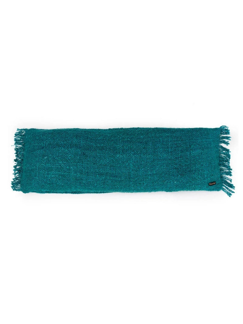 Blauwe katoenen kussenhoes Oh My Gee 35x100 vooraanzicht op wit achtergrond