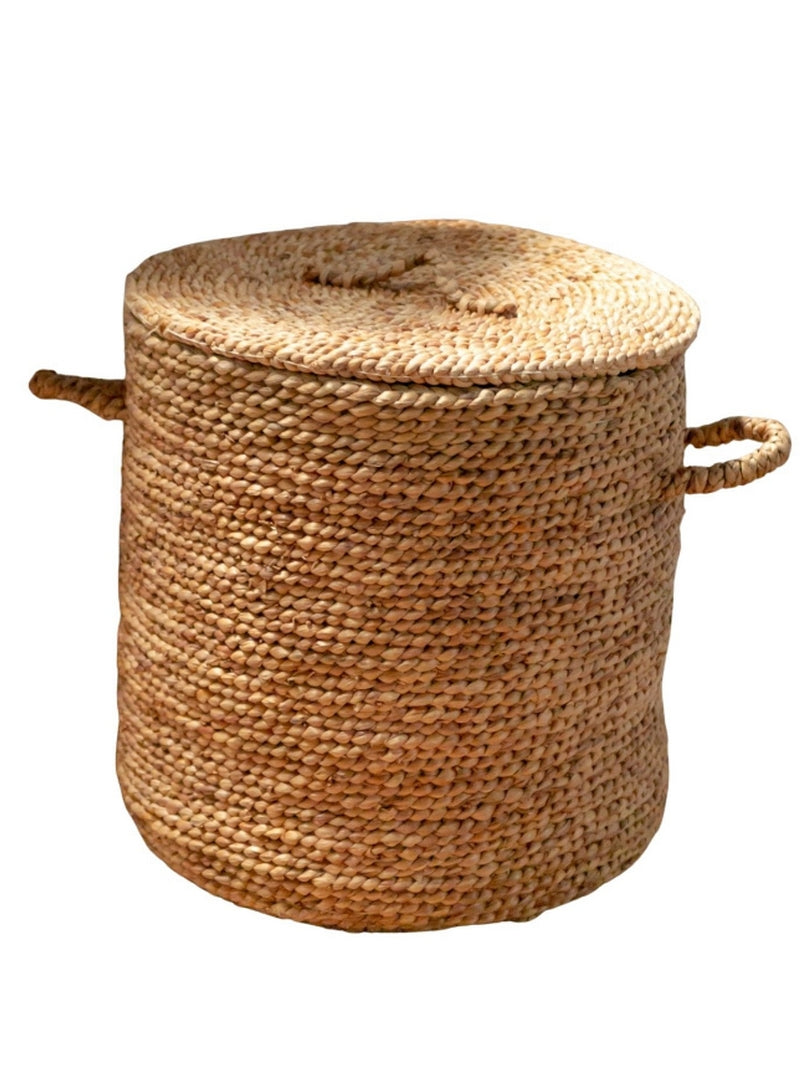 Boho waterhyacint wasmand Aman op een wit achtergrond