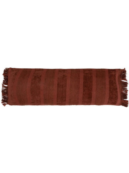 Bordeaux fluwelen kussenhoes Oh My Gee 35 X 100  op wit achtergrond