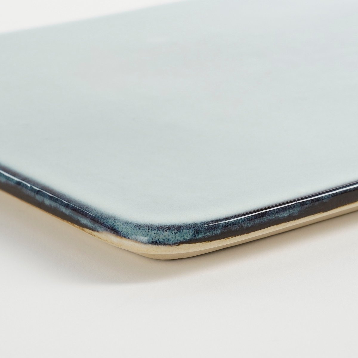 Borrelplank steen in grijs 40 cm detail van een hoek