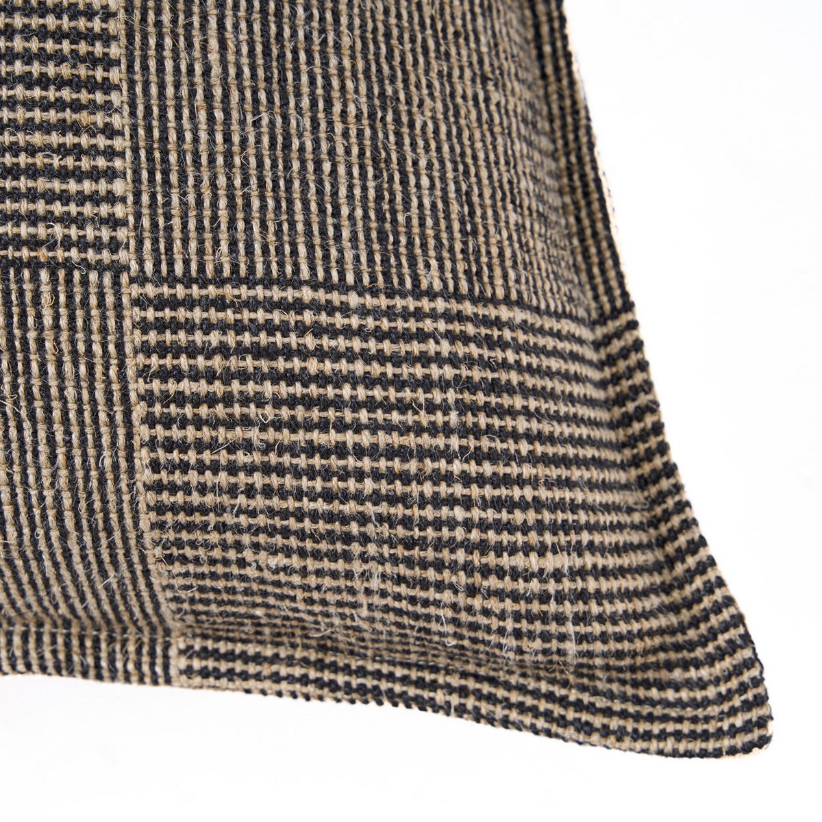 Closeup detail Bruin linnen kussenhoes Bloc Party 50 X 50