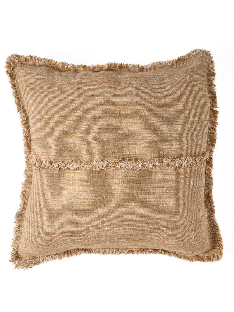 Bruine linnen kussenhoes Sahara Fringe 50x50 op wit achtergrond