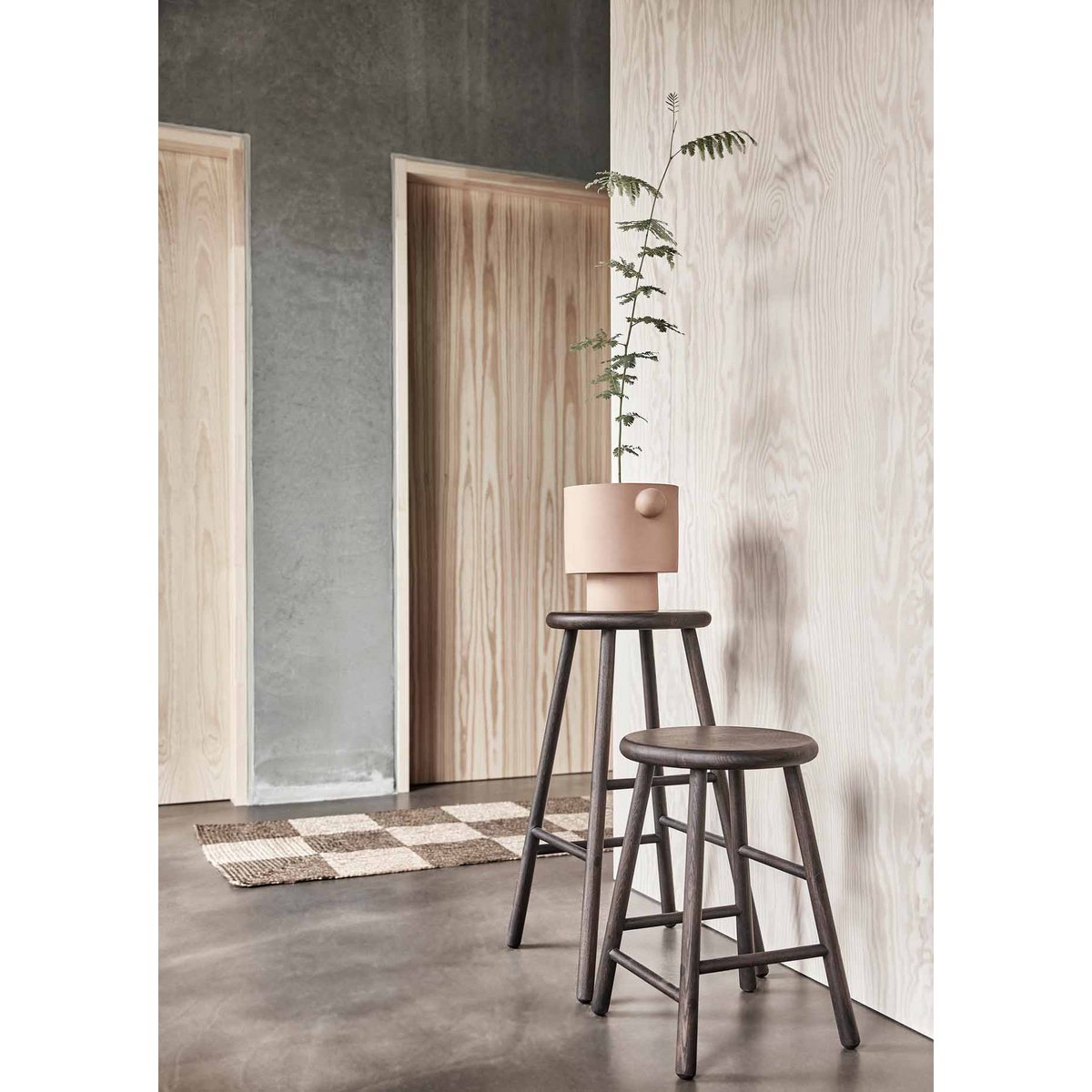 Eenvoudig, elegant en natuurlijk. Deze juten loper is een subtiele blikvanger die moeiteloos aansluit bij zowel Scandinavische als moderne woonstijlen.
