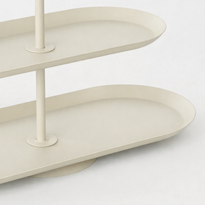 Crème etagère 3 laags metaal Rama detail van de onderste twee plateaus