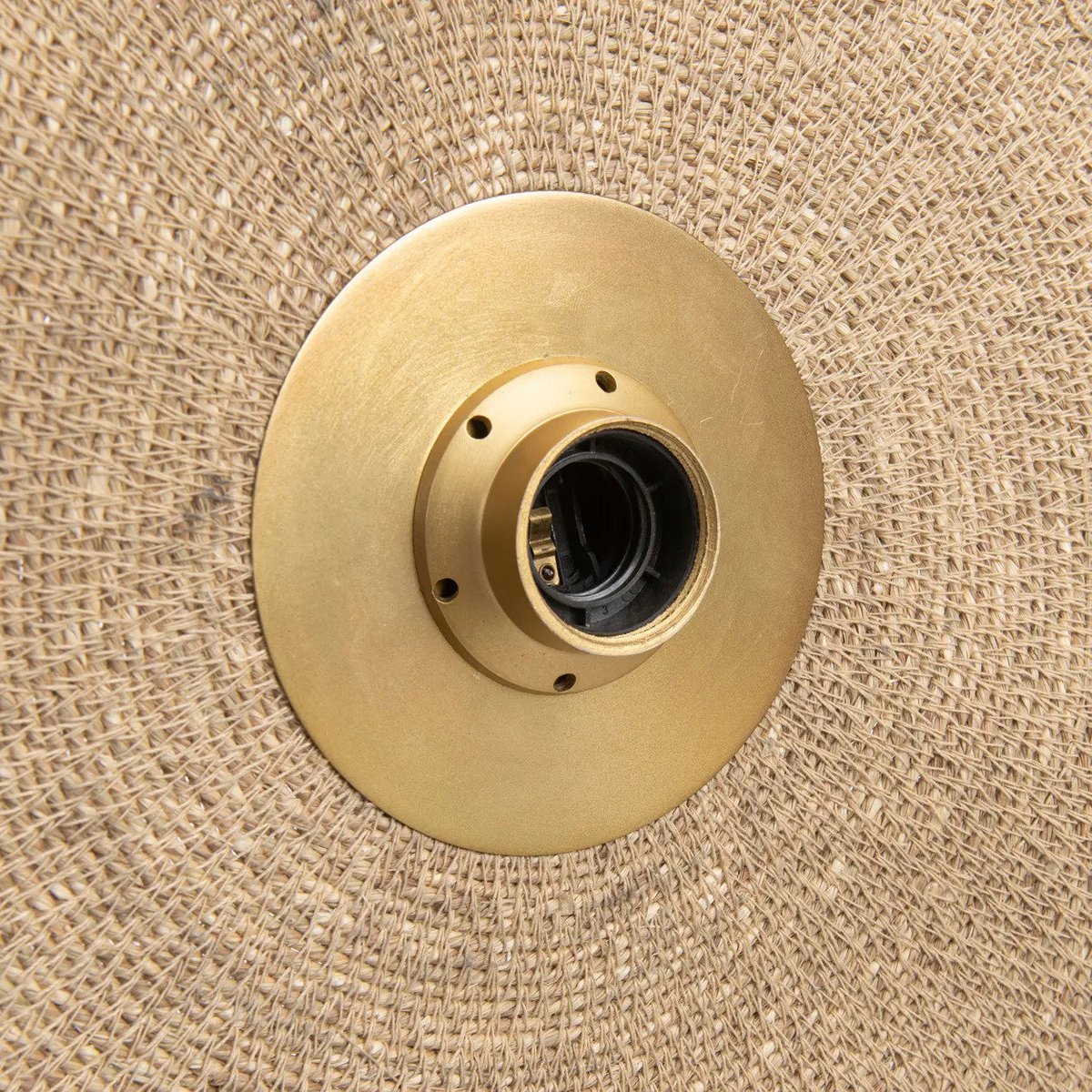 Detail van de fitting van de gras wandlamp messing Let's Groove 