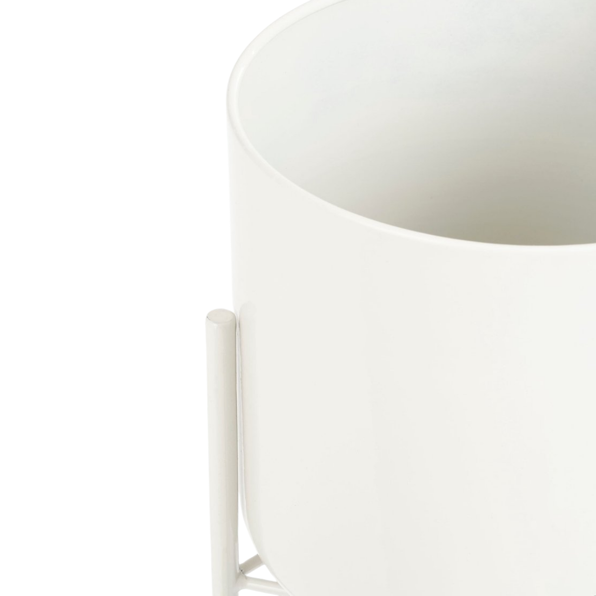 Detail van de pot van de ijzeren bloempot op standaard wit 60 cm Colyn