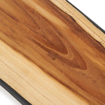 Detail van het materiaal van de teakhouten borrelplank groot ovaal naturel zwart 150 cm Bondi