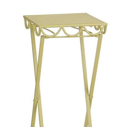 Detail van het tafeltje van de metalen plantenstandaard lichtgroen 68 cm Rosalie
