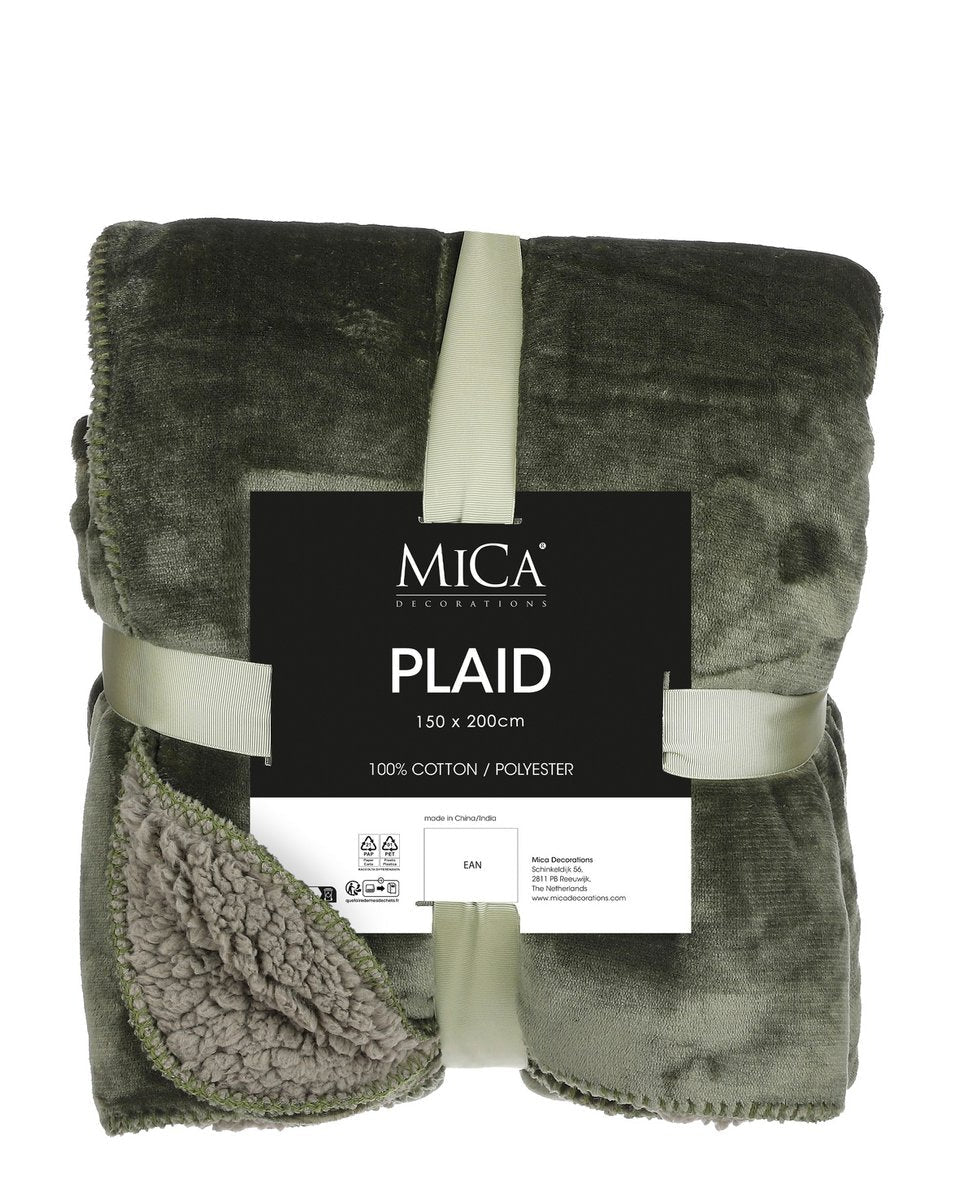 Donkergroen Mardy fleece deken opgerold met label en lint eromheen