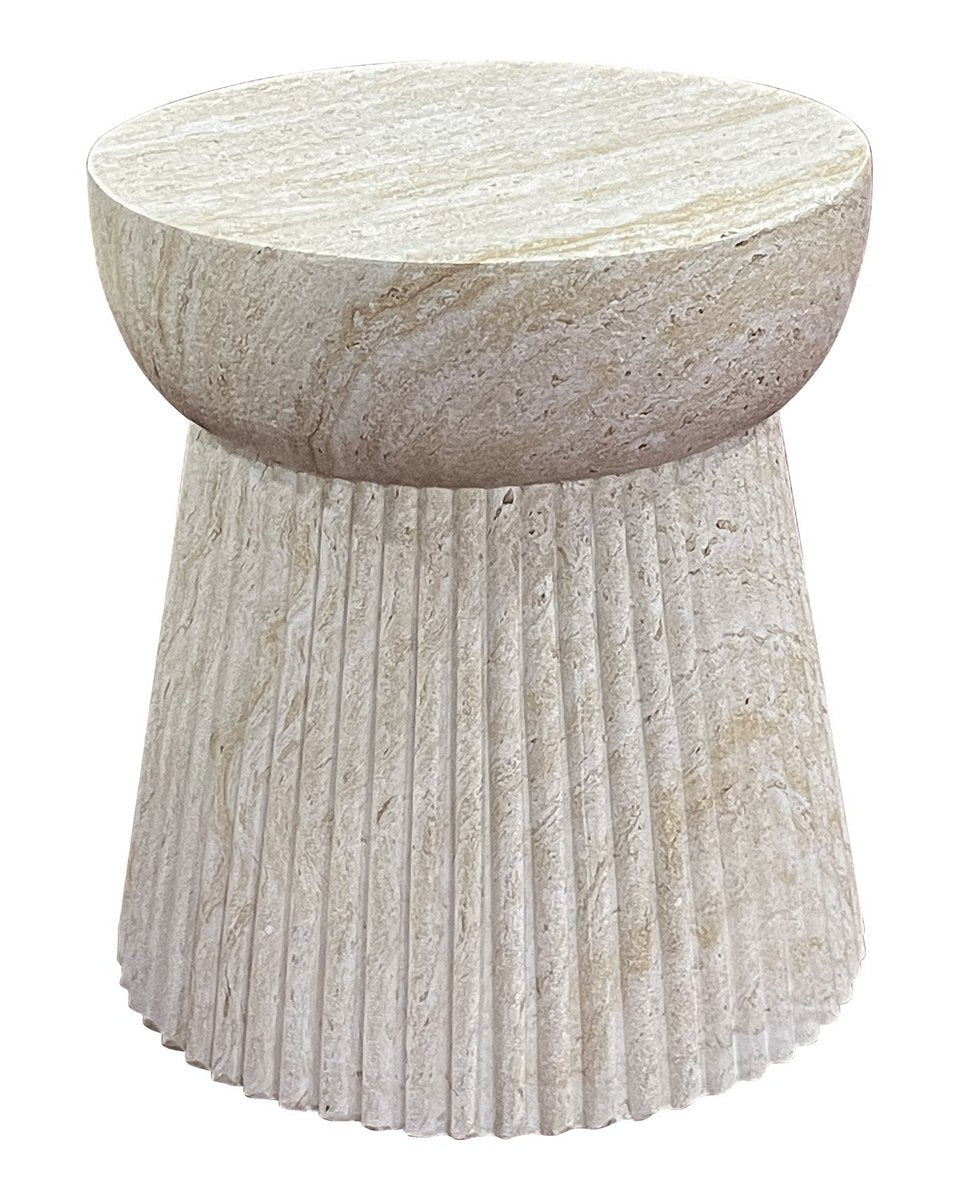 Natuurlijke Bonn bijzettafel van fiberclay met groefstructuur op witte achtergrond