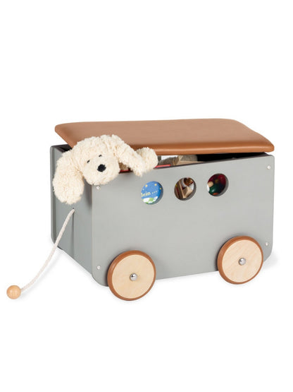 Grijze houten speelgoedkist op wielen met bruine zitting en trekkoord – stijlvolle en praktische speelgoedopberger voor de kinderkamer.