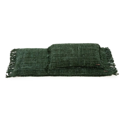 Groene katoenen kussenhoes Oh My Gee 35 X 100 twee op elkaar op wit achtergrond