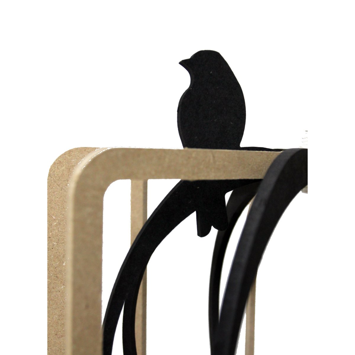 Moderne hanglamp van MDF met linnen kabel en speelse vogelaccenten. Een uniek design dat warmte en karakter toevoegt aan elk interieur, perfect voor de woonkamer, slaapkamer of eetkamer.