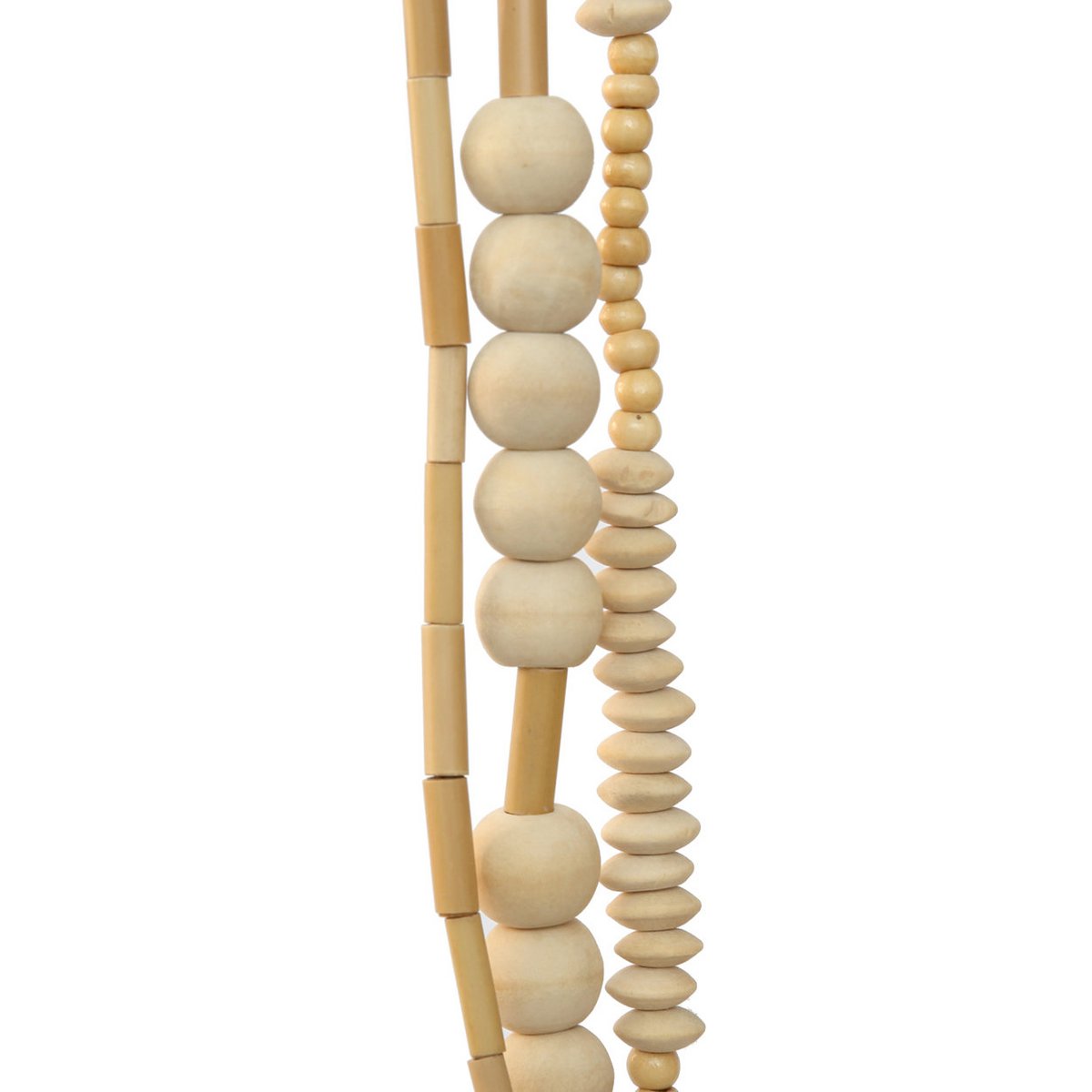 Jimbaran ketting gedragen als boho accessoire in natuurlijk interieur