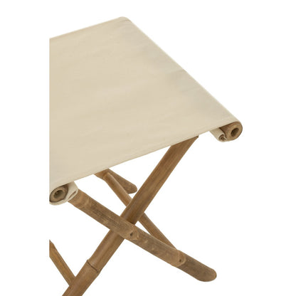 Closeup detail van de boho vouwkruk van textiel en bamboe van het merk J-line. Perfect voor een beachy stijl interieur!