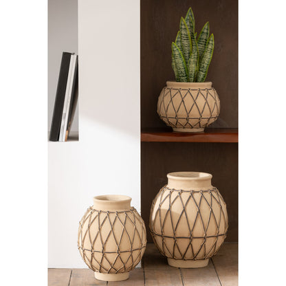 J-Line bloempot cement beige Berber in een hal met verschillende maten Berber vazen