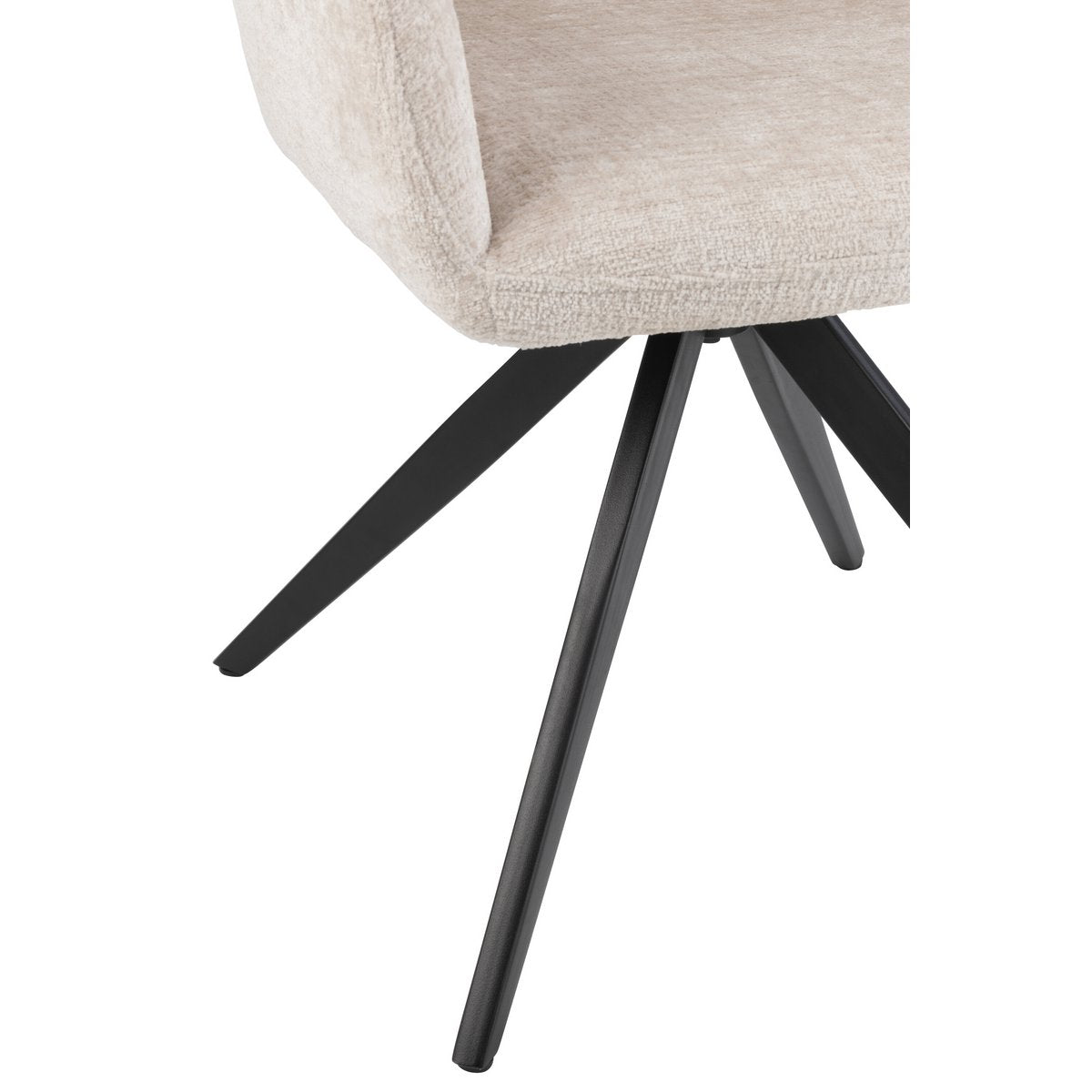 J-Line eetkamerstoel met armleuning beige met detail van de zwarte stoelpoten