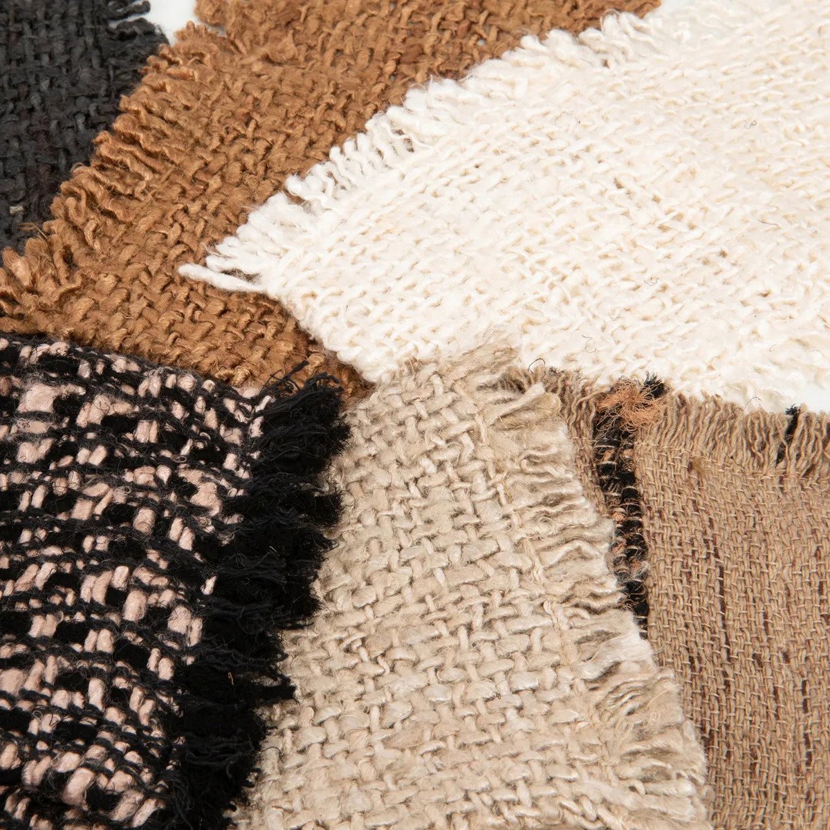 Detailfoto van de geweven structuur en natuurlijke tinten