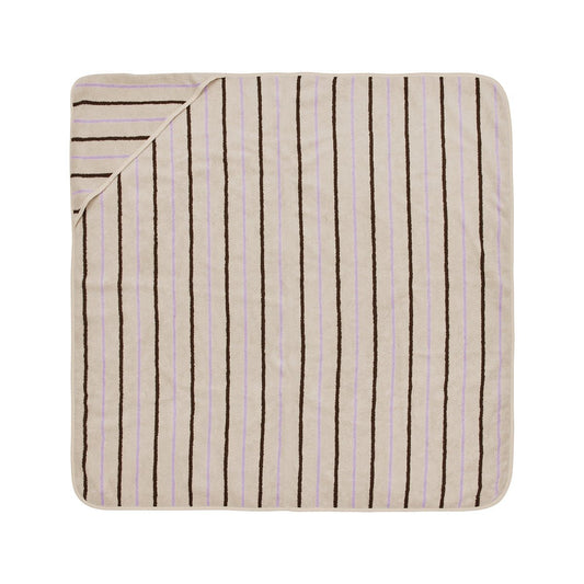 Katoenen handdoek gestreept in bruin en paars met capuchon 100x100 cm opgevouwen op wit achtergrond