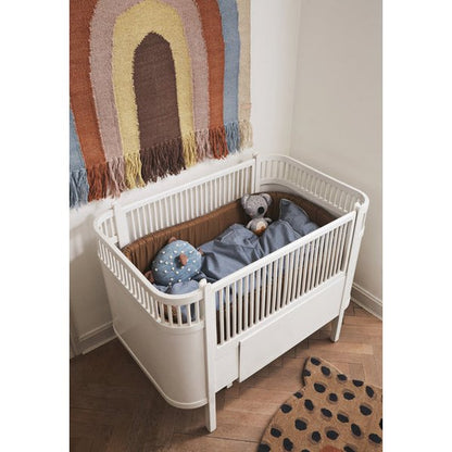 Baby knuffel Anton Koala als decoratie in babykamer interieur