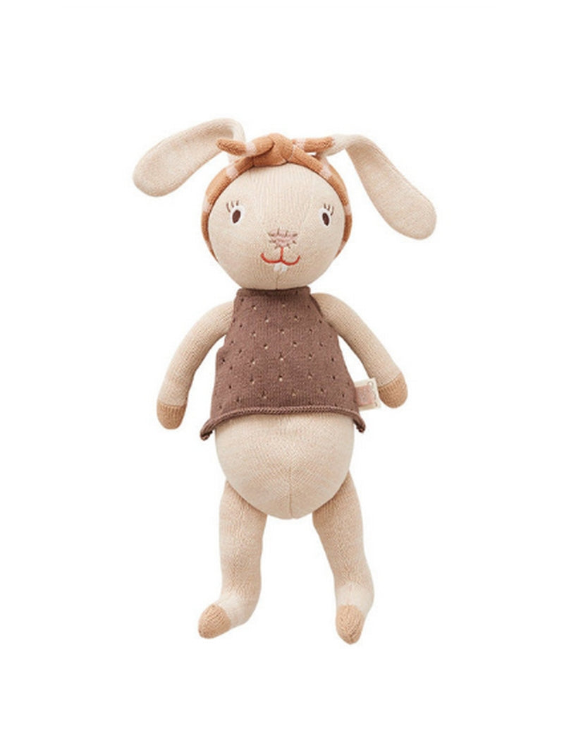 Gebreide knuffel Jolien Rabbit in beige met jurk en hoofdband op wit achtergrond