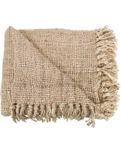 Beige plaid van grof geweven katoen met franjes – natuurlijke woondeken in bohemian stijl.