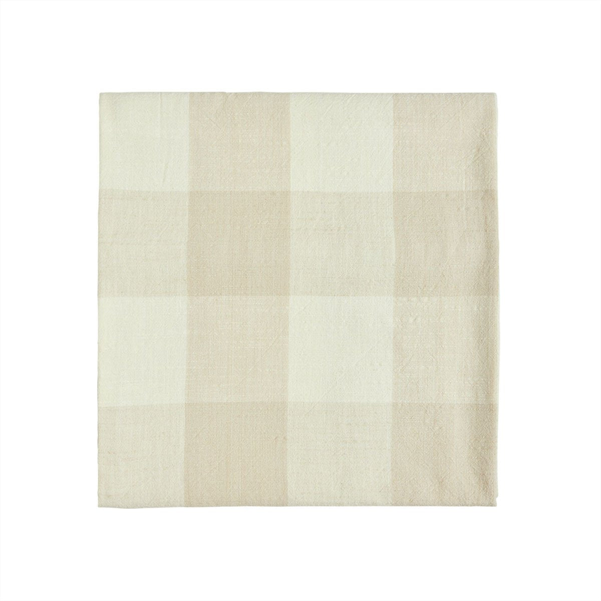 Katoenen tafelkleed met schaakpatroon in naturel 260x140 cm opgevouwen op wit achtergrond