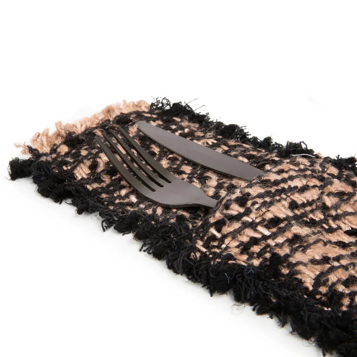 Bestekhouder van dichtbij met zicht op de geweven structuur