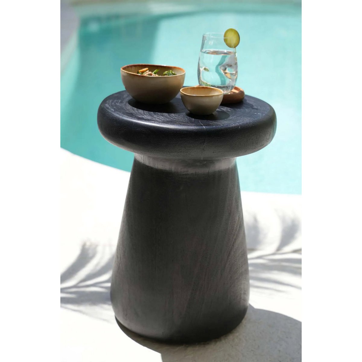 Keramieken kom Cascais set van 6 op boho bijzettafeltje met andere glazen en kommen
